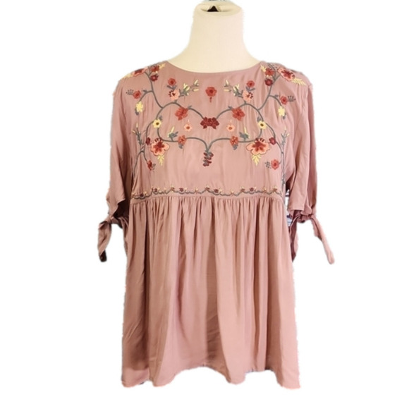 JODIFL Tops - 𝅺jodifl embroidered baby doll shirt size M